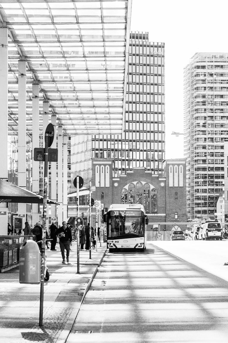 bus stop, city, road-7145607.jpg